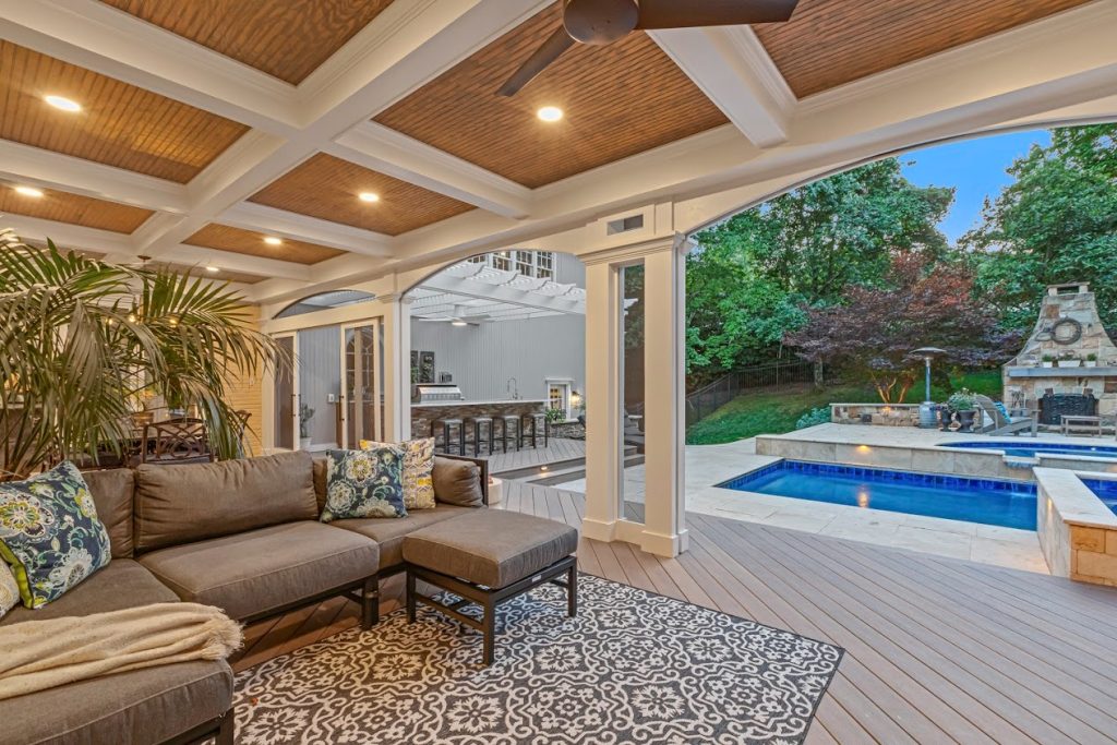 Outdoor Living Spaces: Transforming Backyards into Everyday Retreats Outdoor Living Spaces: Transforming Backyards into Everyday Retreats